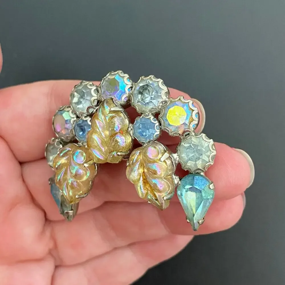 Vintage WEISS Iridescent Crystal & Molded Leaf Crescent Brooch Pin 50s Glam